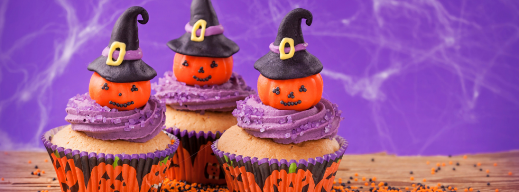 halloween cupcakes with candy pumpkin