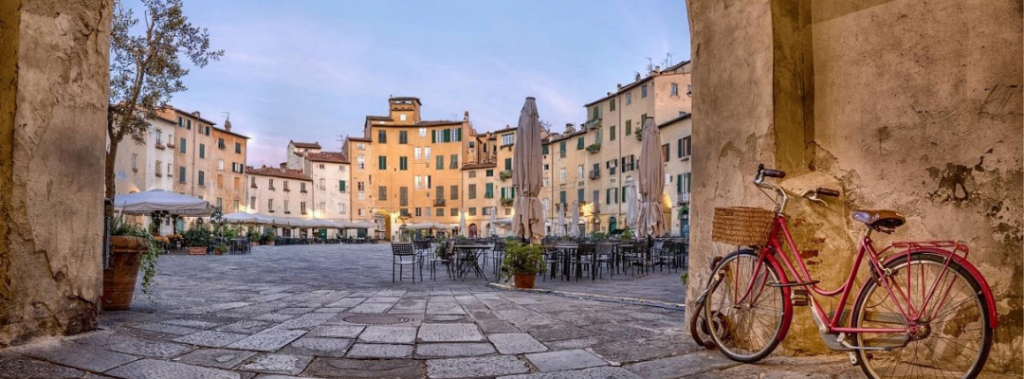 square in lucca italy